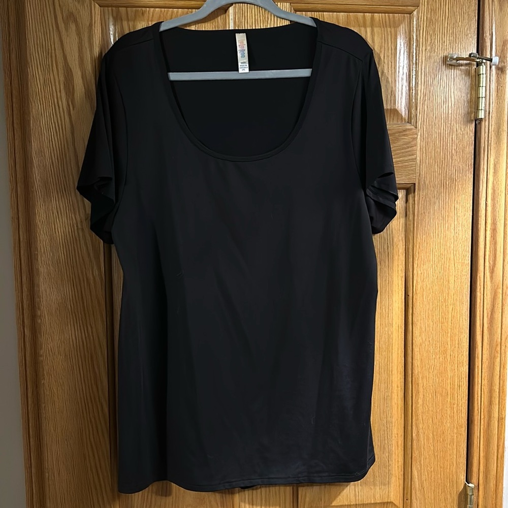 Lularoe black classic tee